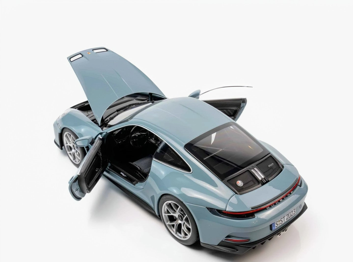 Norev 1/18 Scale Diecast 187470 - 2023 Porsche 911 S/T - Blue